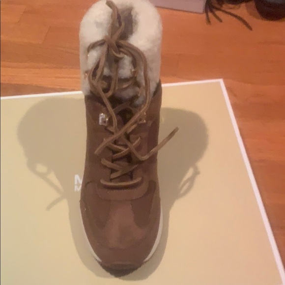 Micheal Kors - Picture 2 of 4